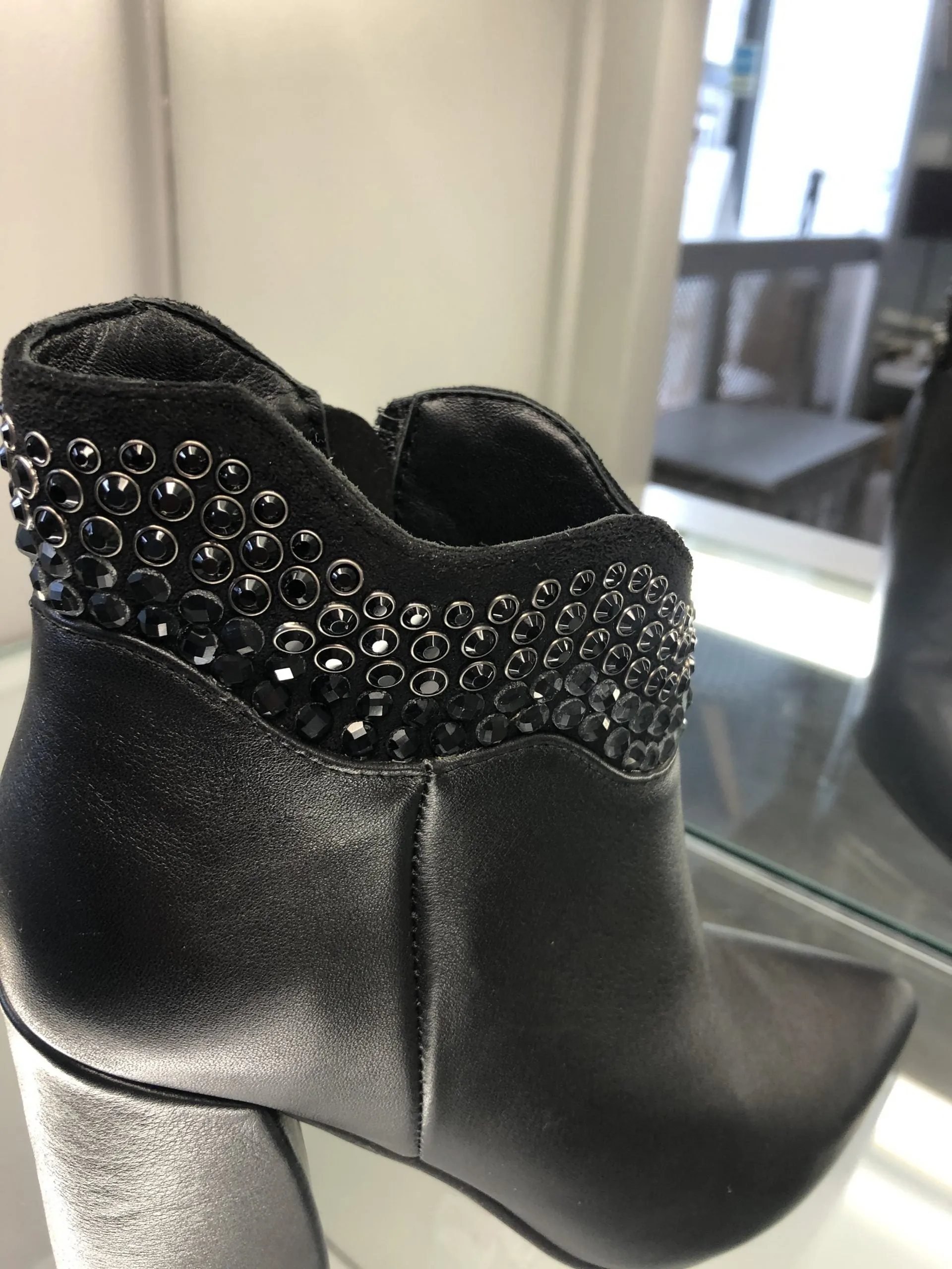 ALMA EN PENA Black Ankle Boots