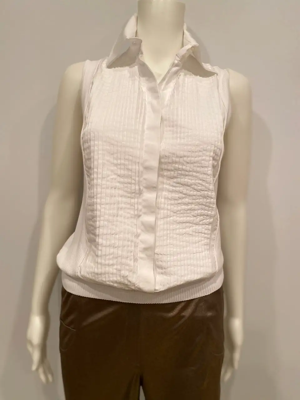 Chanel 05P, 2005 Spring White Cotton Top Blouse Pleated Front FR 42