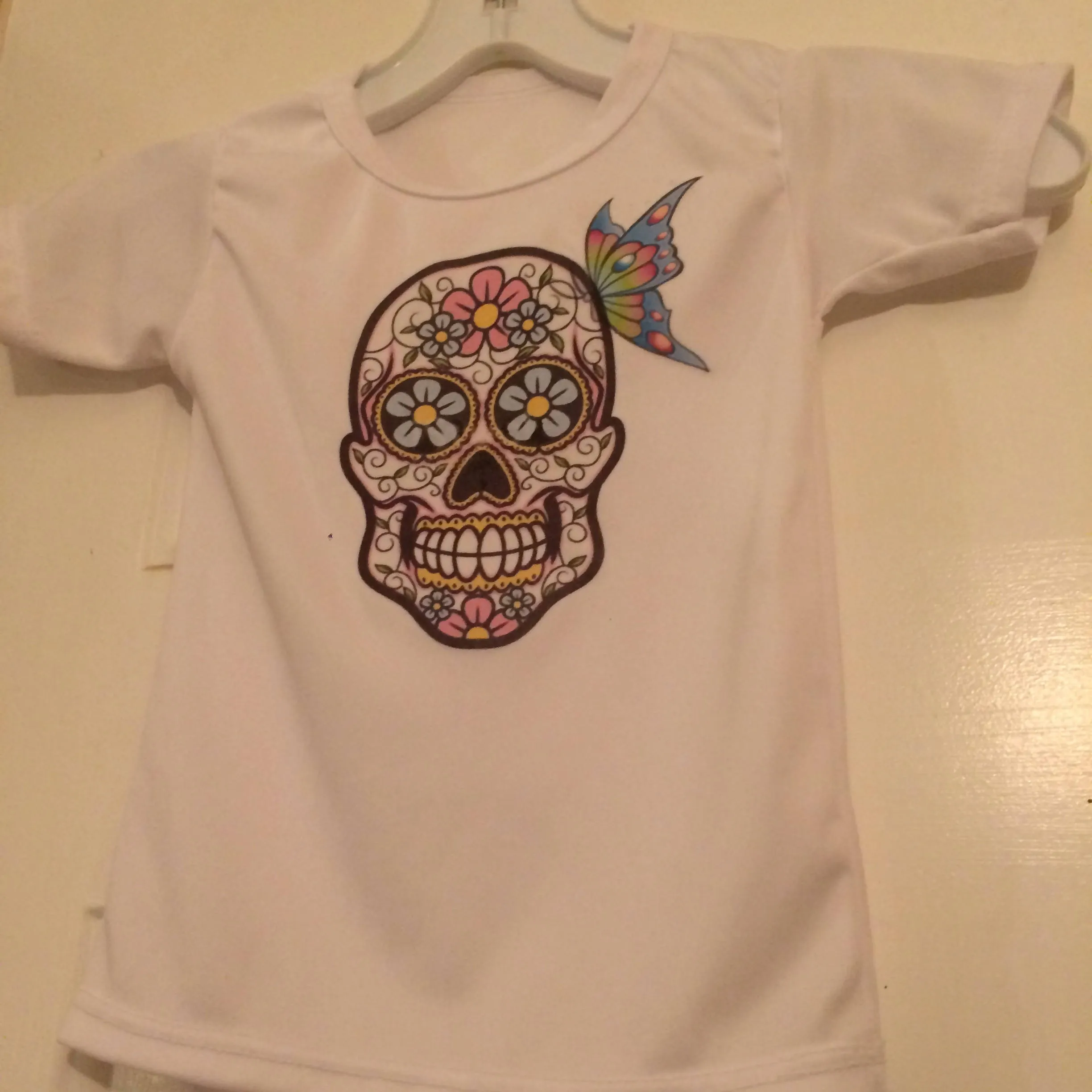 Maggie Devos-Wt. tee w/DOD skull w/butterfly-aqua- Size 2T